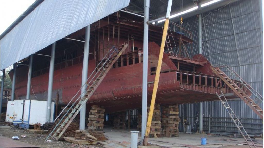 steel-hull-motor-yacht-for-sale (23)