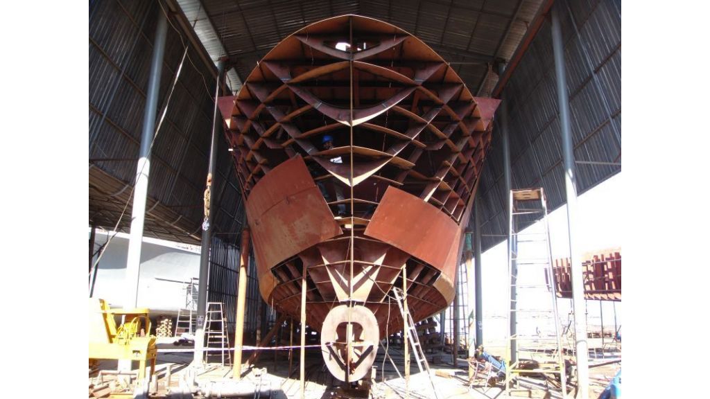 steel-hull-motor-yacht-for-sale (26)