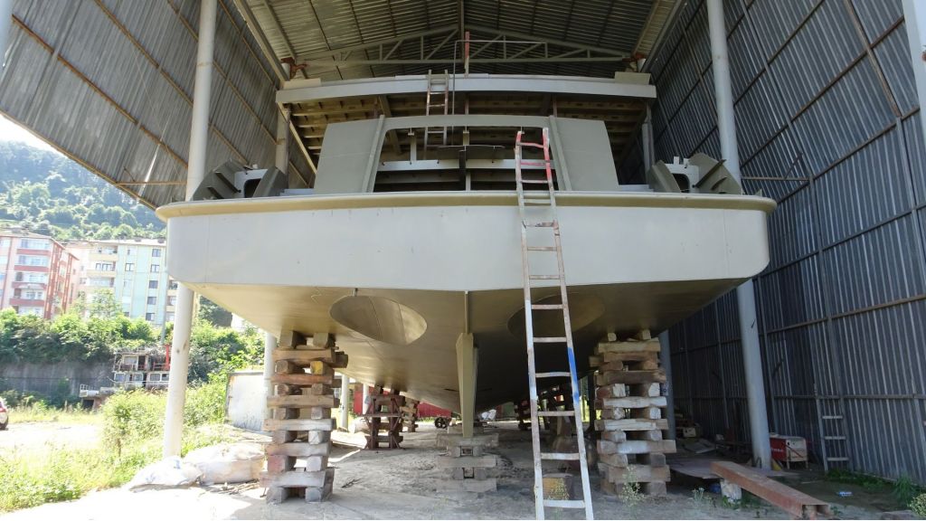 steel-hull-motor-yacht-for-sale (5)