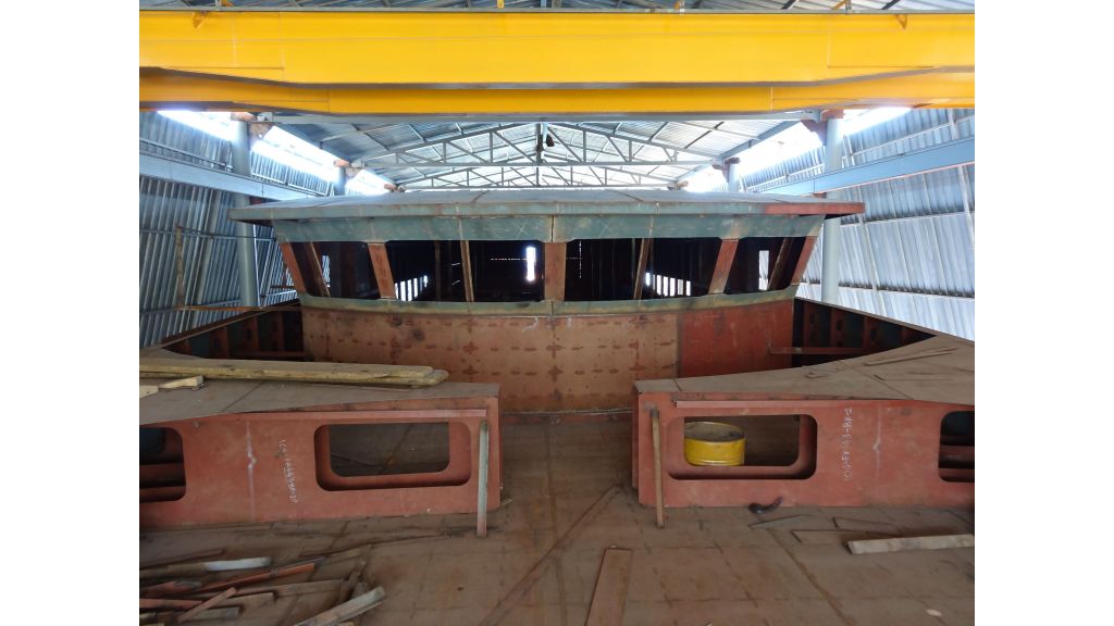 steel-hull-motor-yacht-for-sale (7)