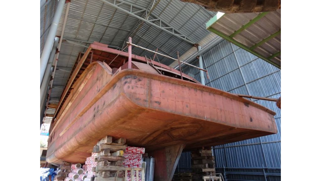 steel-hull-motor-yacht-for-sale (9)