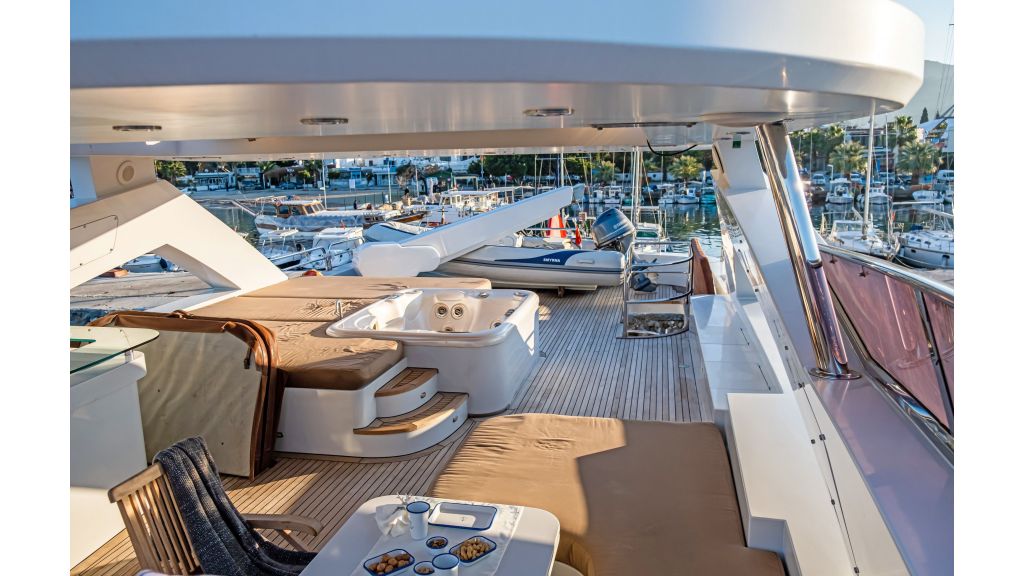 Smyrna Luxury Motor Yacht (38)