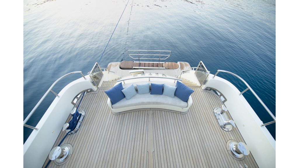 Vetro Luxury Motor Yacht (22)