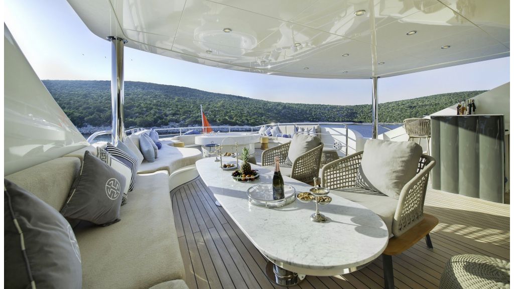 Vetro Luxury Motor Yacht (50)