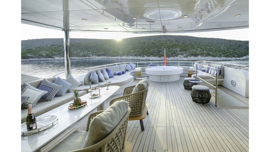 Vetro Luxury Motor Yacht (52)