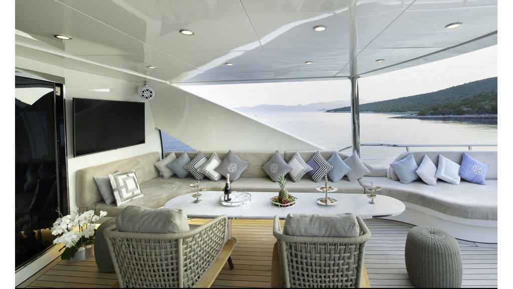 Vetro Luxury Motor Yacht (56)
