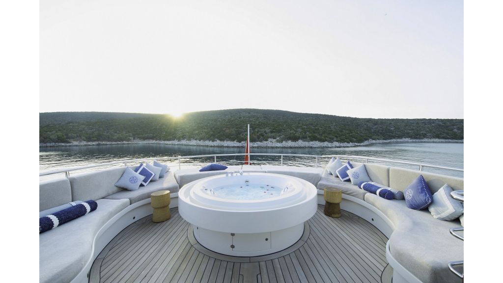 Vetro Luxury Motor Yacht (60)