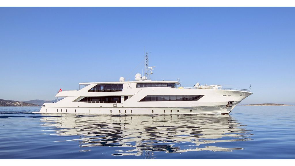 Vetro Luxury Motor Yacht (70)