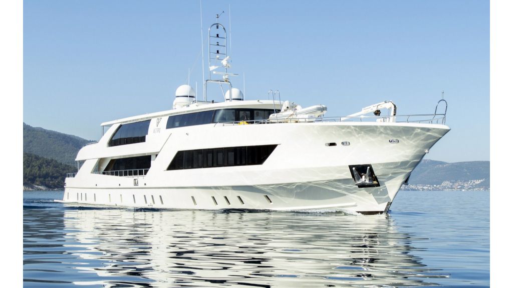 Vetro Luxury Motor Yacht (71)