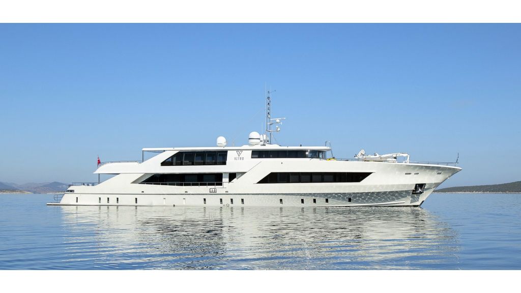 Vetro Luxury Motor Yacht (75)
