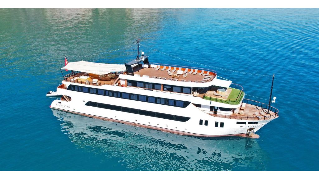 luxury-weekly-excursion-yacht-for-sale (1)