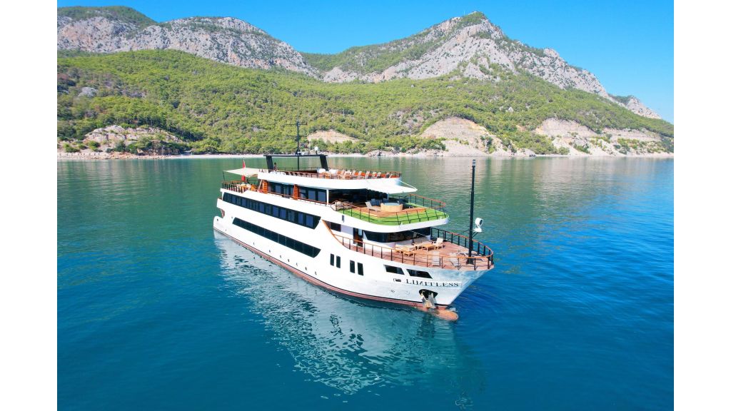 luxury-weekly-excursion-yacht-for-sale (2)