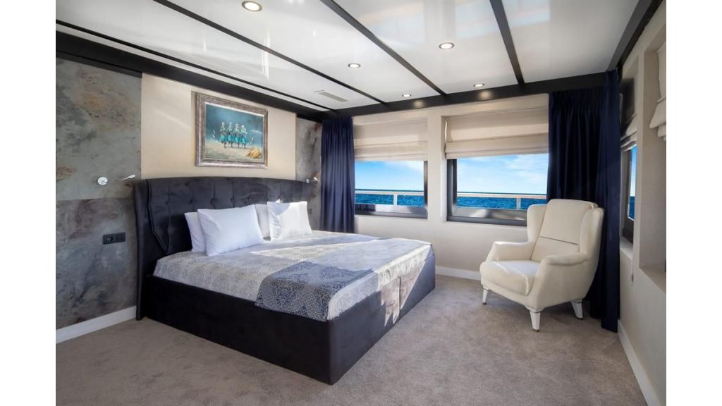 luxury-weekly-excursion-yacht-for-sale (22)