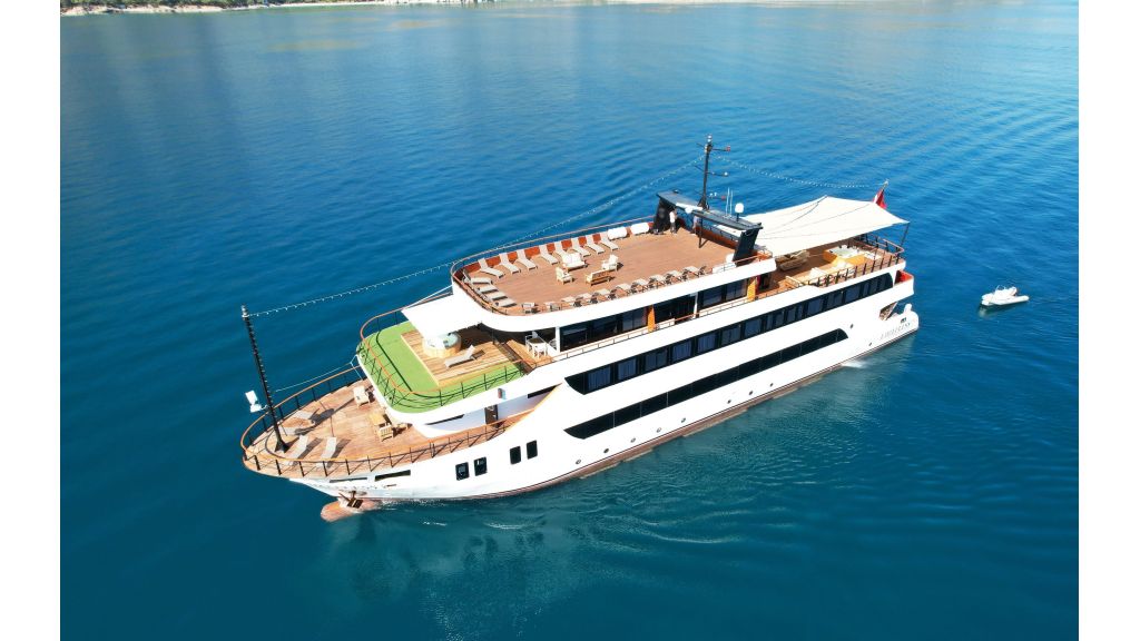 luxury-weekly-excursion-yacht-for-sale (3)
