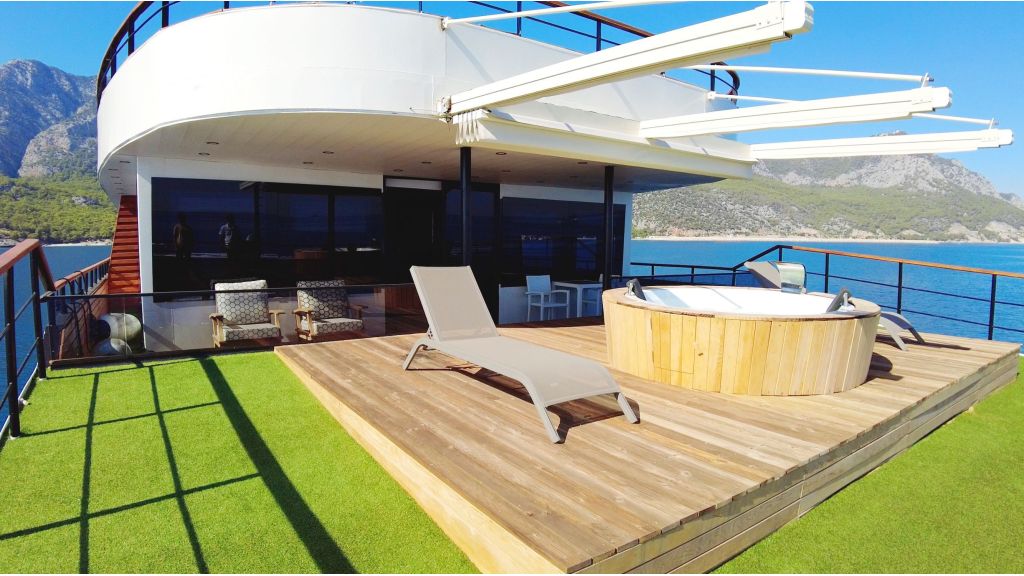 luxury-weekly-excursion-yacht-for-sale (50)