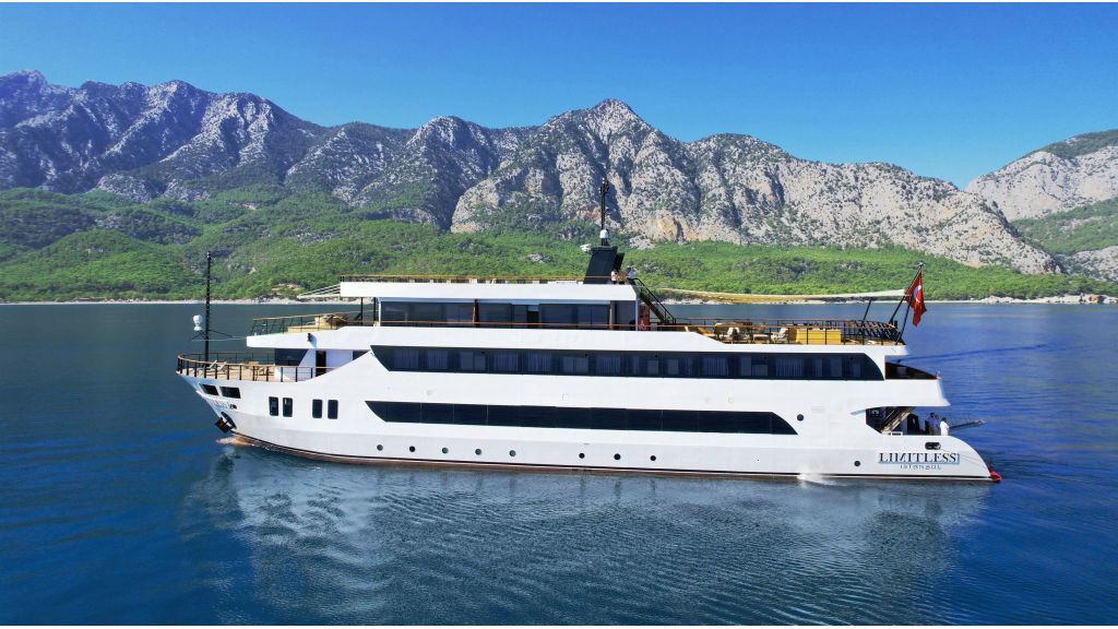 luxury-weekly-excursion-yacht-for-sale-master-2