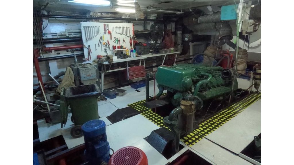 Weekly Excursion Yacht Engine-room-5