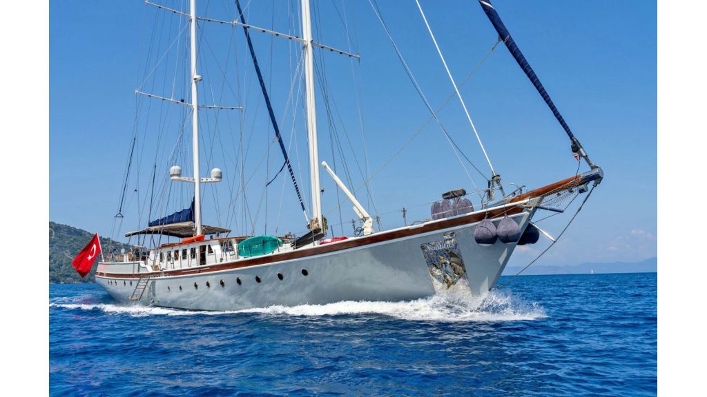 Sailing yacht Nautilus (14)