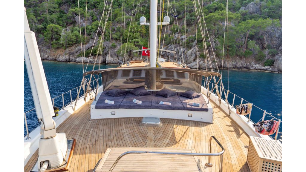 Sailing yacht Nautilus (9)