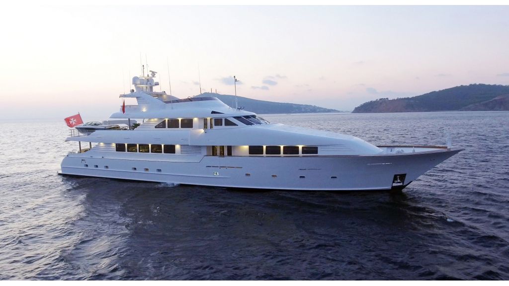 40-m-aluminium-hull-motor-yacht-6