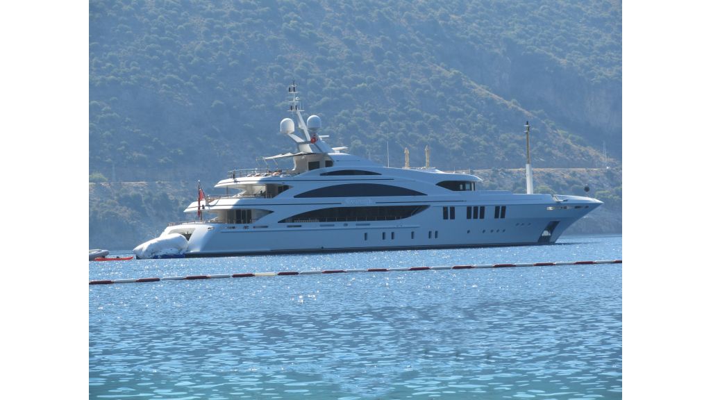 La Blanca Mega Yacht,