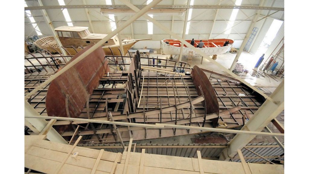 40m Sailing Yacht Abandoned (27)