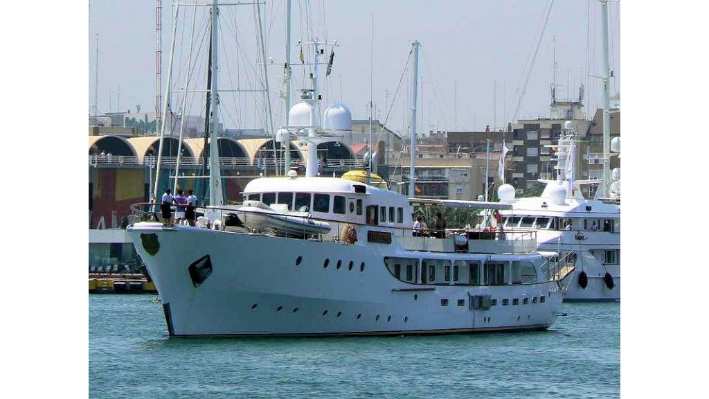 Sophisticated luxury yacht (11)