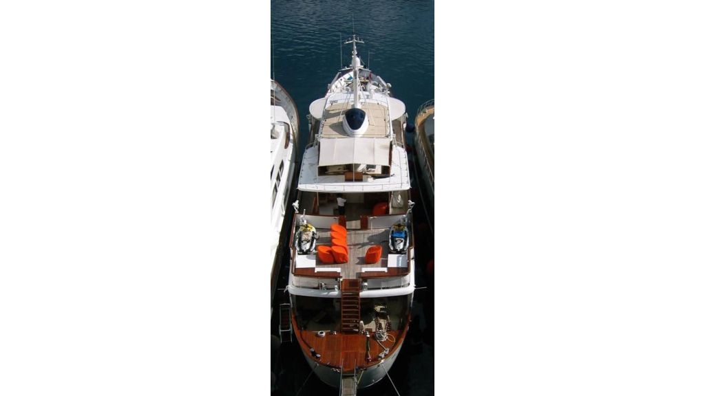 Sophisticated luxury yacht (21)