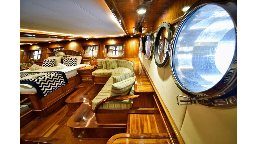 quuen atlantis (051)