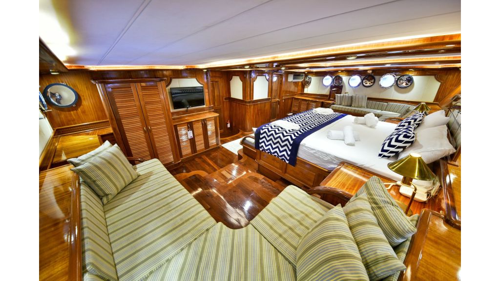 quuen atlantis (052)