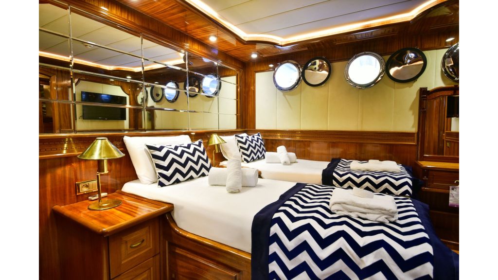 quuen atlantis (053)