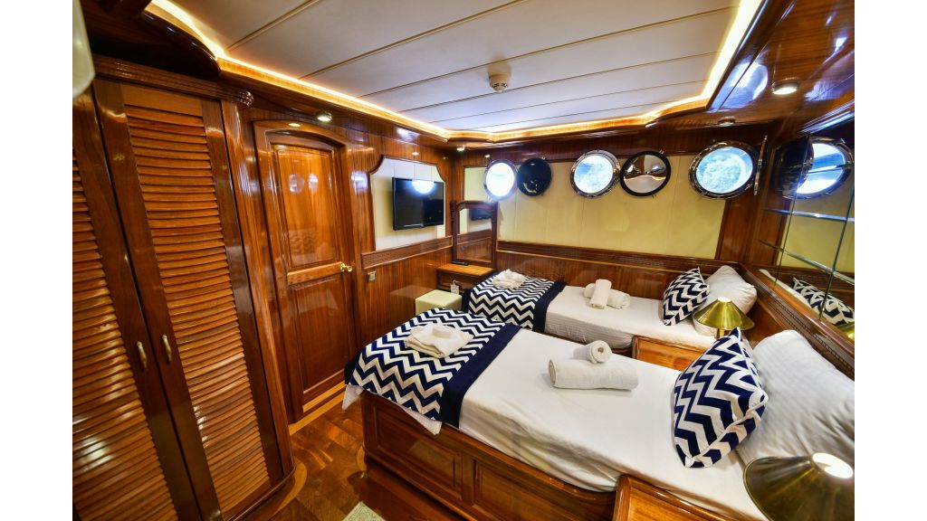 quuen atlantis (054)