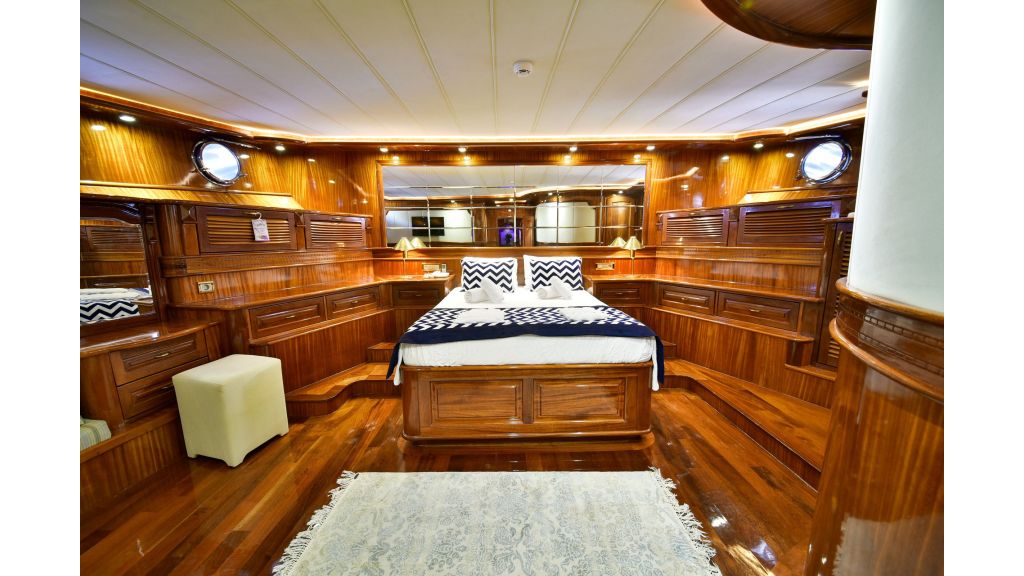quuen atlantis (057)