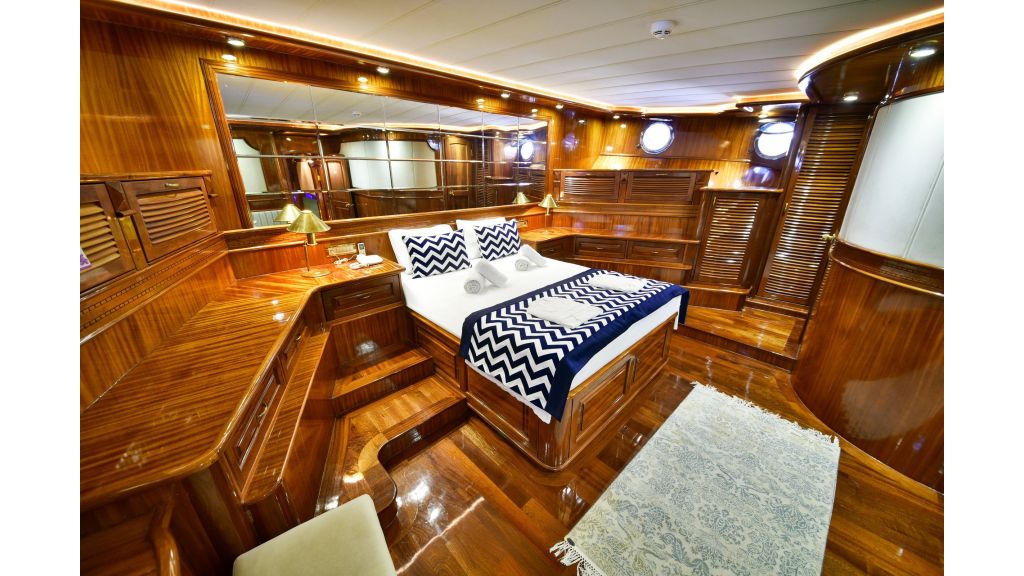 quuen atlantis (058)
