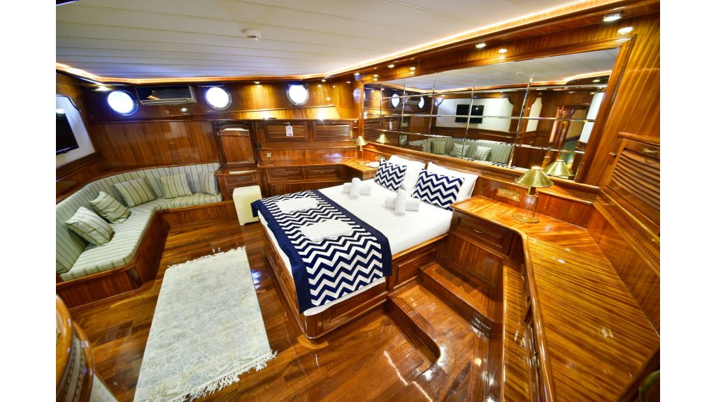 quuen atlantis (059)