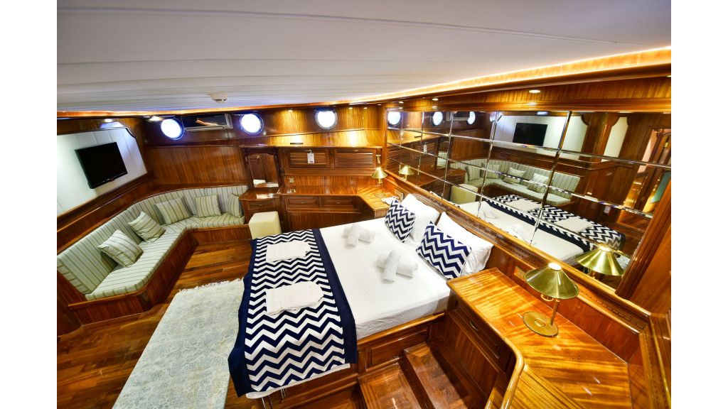 quuen atlantis (060)