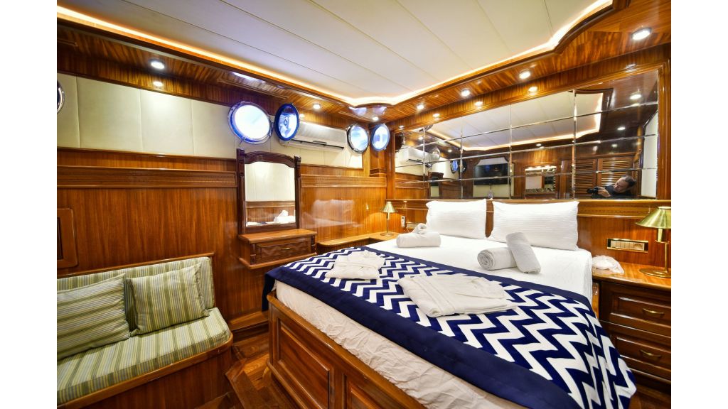 quuen atlantis (062)