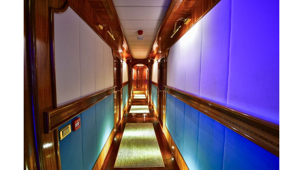 quuen atlantis (064)