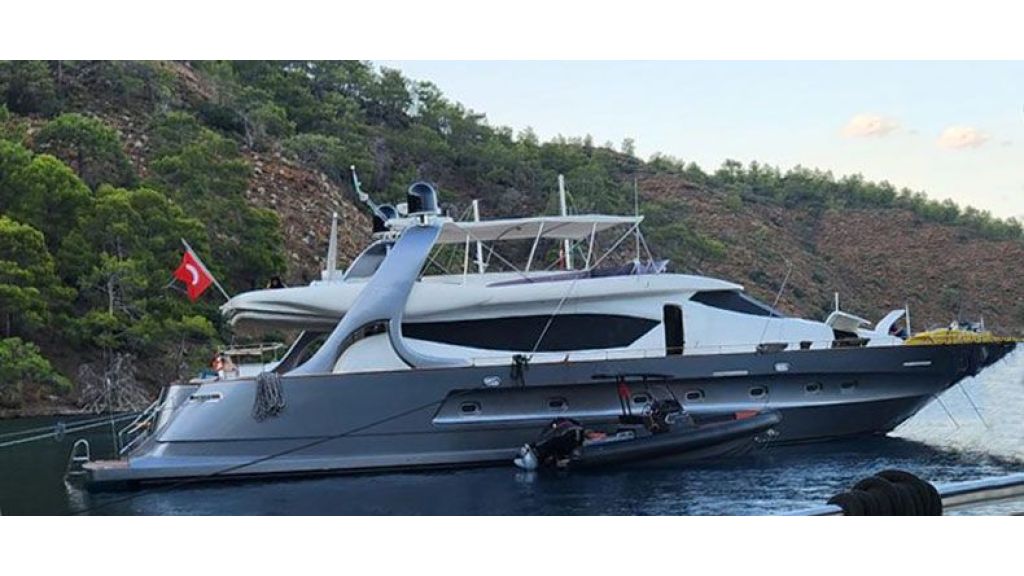 27m-custom-motor-yacht-51