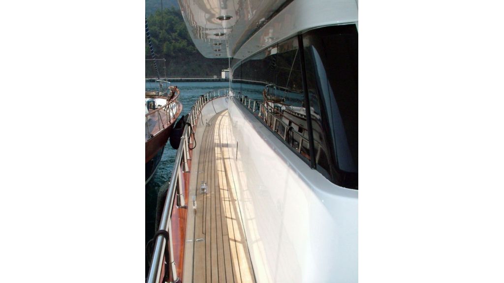 custom-built-motor-yacht (20)