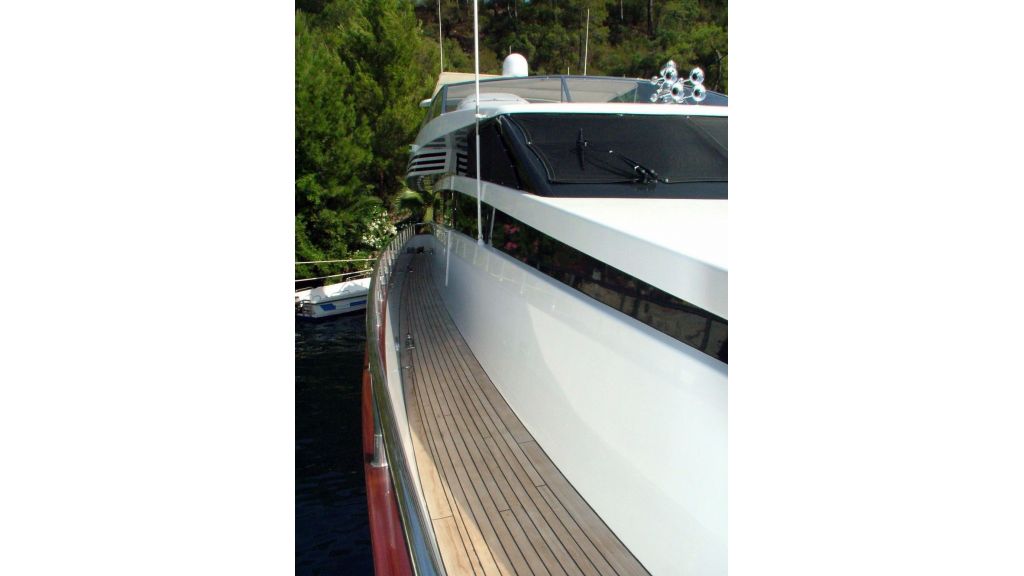 custom-built-motor-yacht (24)