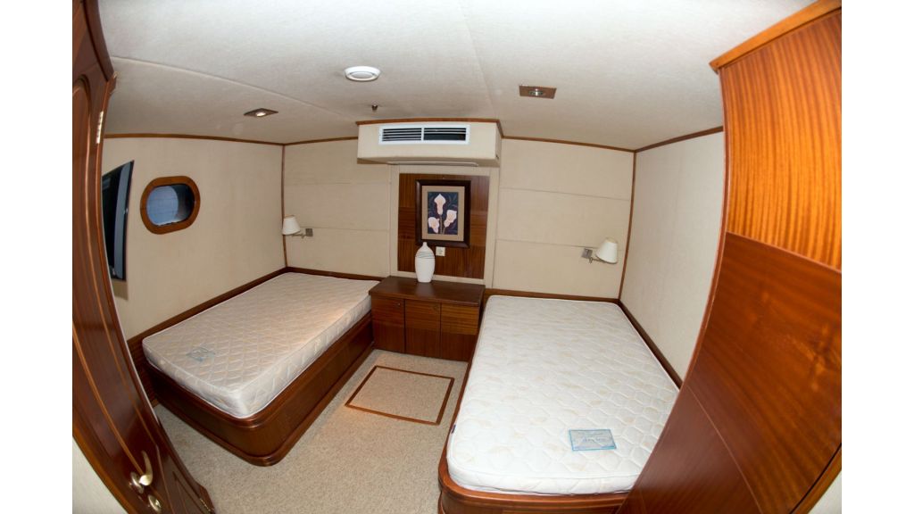 10 Cabins Motor Yacht (26)