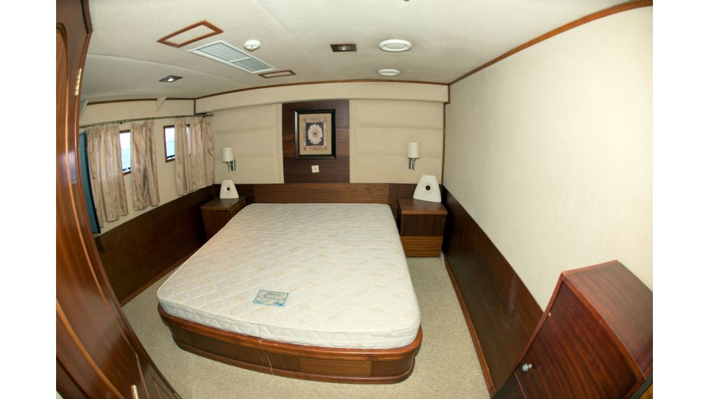 10 Cabins Motor Yacht (29)