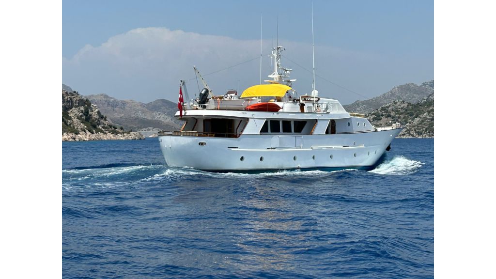 1984-classic-motoryacht-for-sale