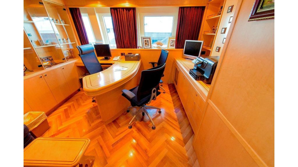 Motor Yacht Aktobe Twin Office Room