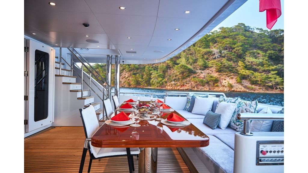 Immersive motoryacht (12)