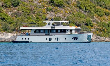 Liveaboard Trawler (01)