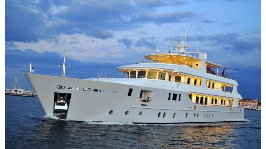 Motoryacht With Heliped
