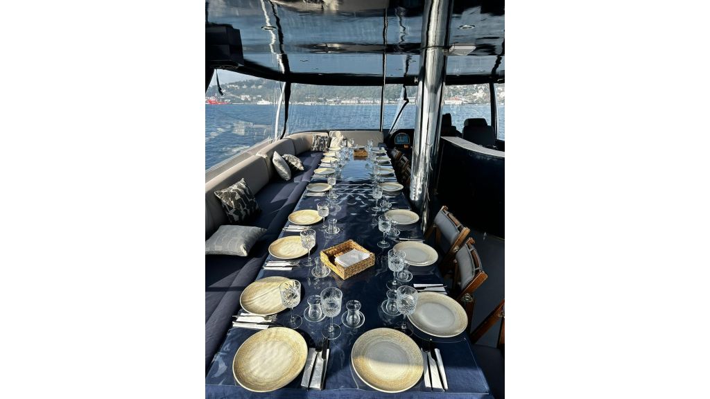 Zeus Motor Yacht (610)