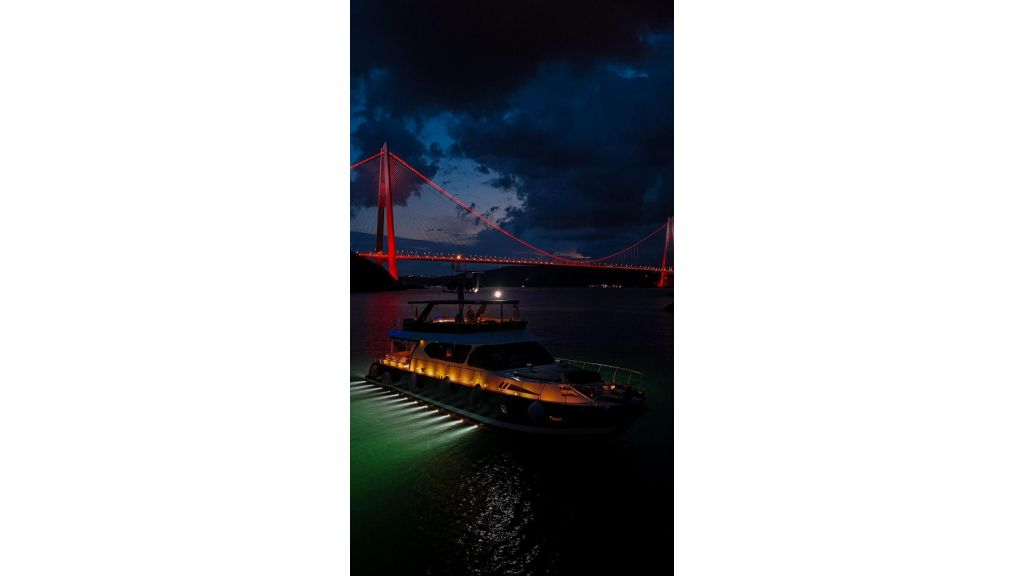 Zeus Motor Yacht (611)